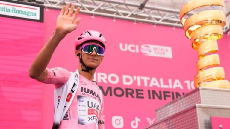 Ciclista mexicano Isaac del Toro mantiene el liderato en la etapa 14 del Giro de Italia