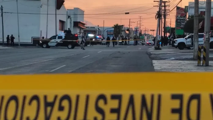 Un ataque a tiros dejó como saldo una mujer sin vida y otra lesionada en la zona norte de Monterrey, Nuevo León.