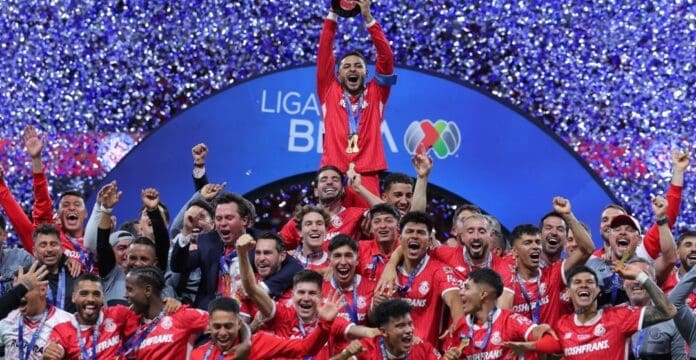 Toluca vence al América y evita el tetracampeonato de las Águilas de la Liga MX. Hay un nuevo monarca en Liga MX.