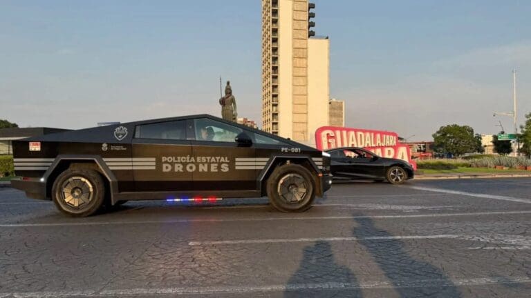 Video: Modernizan flota policial con vehículos Tesla Cybertruck en Jalisco