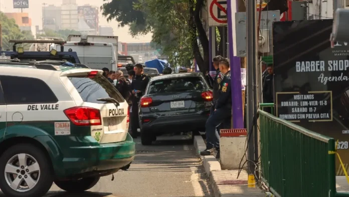 Investigan a dos mandos de la SSC de CDMX por manipular indicios del asesinato de los colaboradores de Clara Brugada