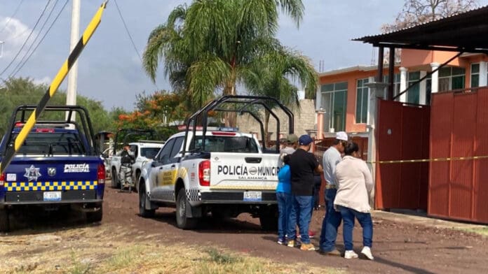 Asesinan a cuatro personas y atacan negocios por presunto cobro de piso en Salamanca, Guanajuato