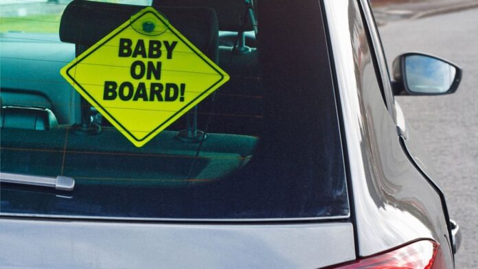 Muere bebé por calor extremo tras ser olvidado durante horas en una camioneta en Nuevo México