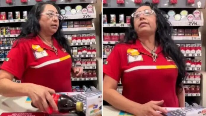 Video: Joven es insultado por la cajera de un Oxxo en CDMX porque abrió un refresco antes de pagarlo