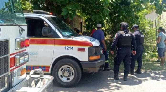 Muere un hombre a causa de una descarga eléctrica al podar un árbol en Calderitas, la localidad de Chetumal.