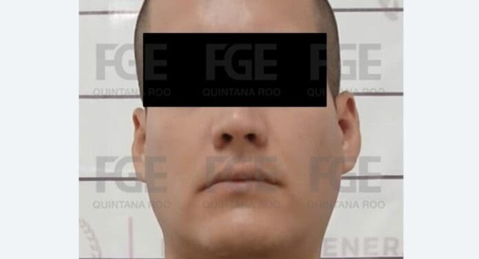 Detienen a exagente de Tránsito que extorsionó con más de 30 mil pesos a un italiano en Cancún. Se busca a otros dos.