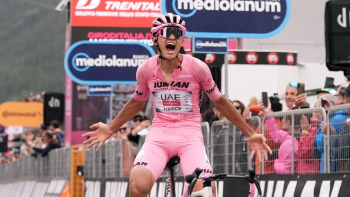 Video: Mexicano Isaac del Toro gana la etapa 17 en el Giro de Italia y refuerza su liderato