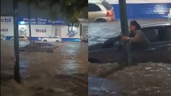 Video: Mujer queda atrapada en su auto en medio de una inundación en León, Guanajuato