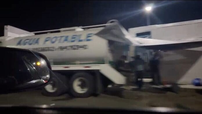 Cancún quedó sin agua por bloqueo de la CROC: plantones, sombrillas y cero responsabilidad