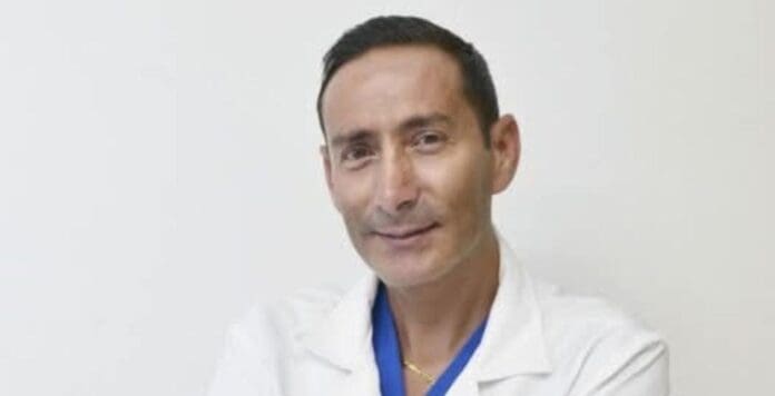 Fallece el doctor Frank Mendiola, que atendió a más de 500 personas durante la pandemia en Cancún. Descanse en paz.