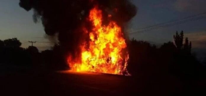 Muere una persona y ocho quedan lesionadas tras explosión en una toma clandestina de Pemex en el estado de Hidalgo.
