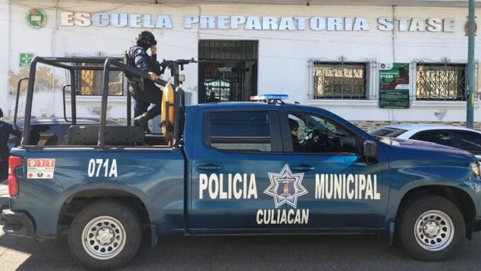 Detienen a siete policías municipales de Culiacán por agredir a elementos estatales de Sinaloa