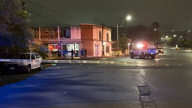 Balean a tres personas cerca de un parque en Monterrey, Nuevo León