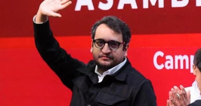 Diversos analistas culpan a Andrés Manuel López Beltrán, hijo de AMLO, de baja votación en elección judicial.