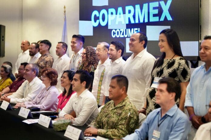 Renán Sánchez Tajonar participa en el Foro de Desarrollo Económico y Social para el Bienestar de la Isla de Cozumel