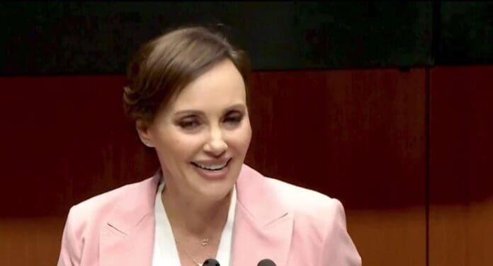 Lilly Téllez felicita a los miles de votantes que le mentaron la madre a Fernández Noroña en elección judicial.