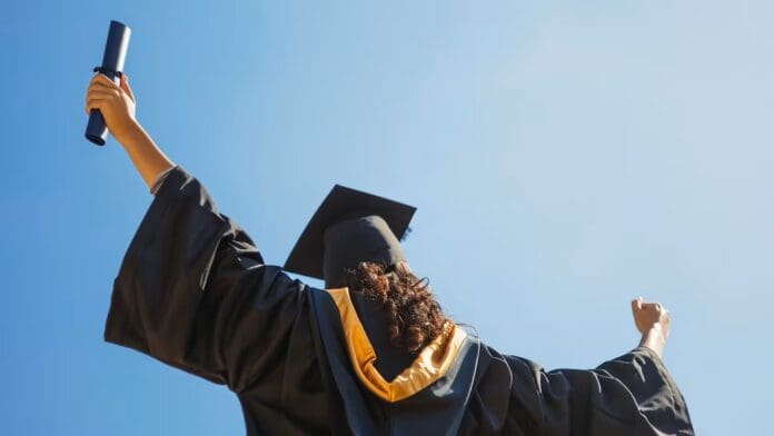 Joven rompe récord al ser admitida en 53 universidades en Estados Unidos