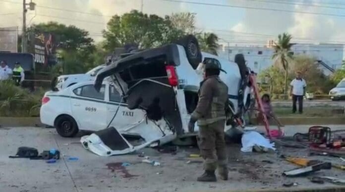 Un fuerte accidente deja cuatro muertos y 10 lesionados en Cancún. Fueron tres unidades las que estuvieron involucradas.