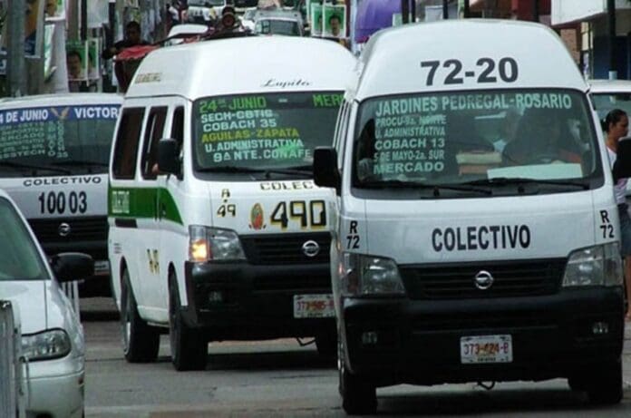 Cachan a chofer de combi consumiendo posibles drogas en Edomex