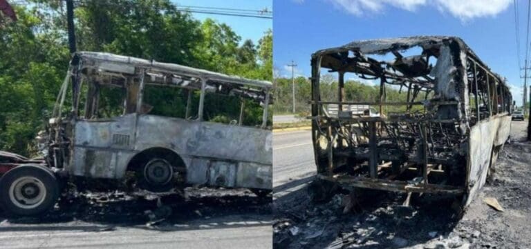Se incendia autobús que transportaba a trabajadores del Tren Maya en la vía Playa del Carmen-Tulum. No hubo lesionados.