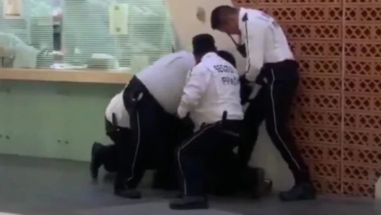Paciente recibe golpiza por guardias de seguridad tras reclamar falta de medicamentos en hospital del IMSS en Colima