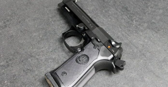 Un adulto mayor sufrió un secuestro exprés en Cancún; la familia pagó cerca de 40 mil pesos por su rescate.