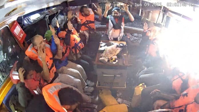 Activista Greta Thunberg denuncia que fue secuestrada por fuerzas israelíes mientras se dirigía a Gaza