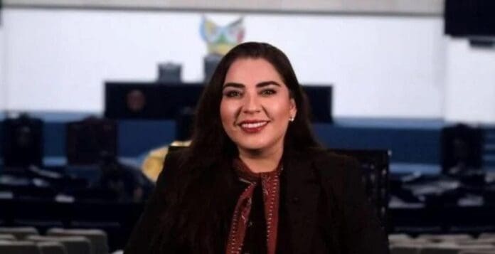 Morena suspende sus derechos partidarios a una diputada local ligada a casos de abuso de menores en Hidalgo.