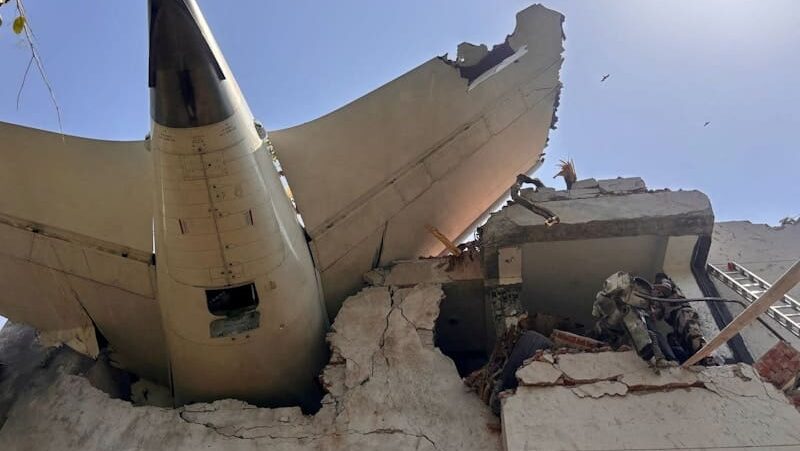 Video: Se estrella avión de Air India con 242 pasajeros a bordo con destino a Londres