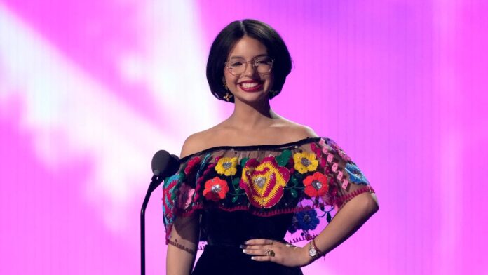 Video: Ángela Aguilar dedica canción a migrantes que protestan en Los Ángeles