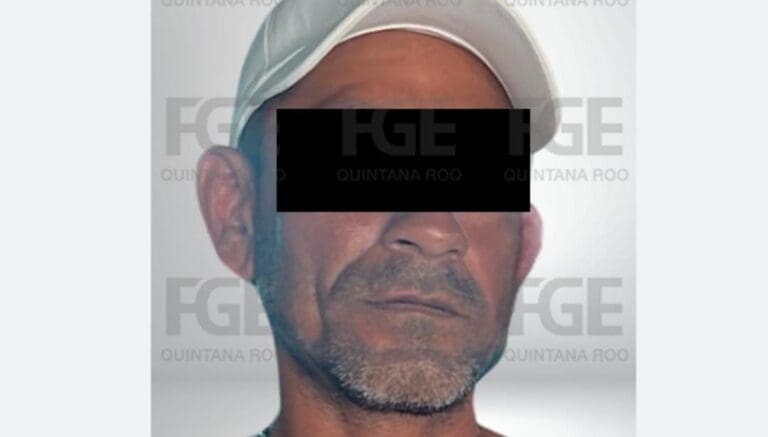 Arrojan ácido a una mujer en el centro de Cancún; agresor se dio a la fuga en un inicio, pero fue finalmente detenido.