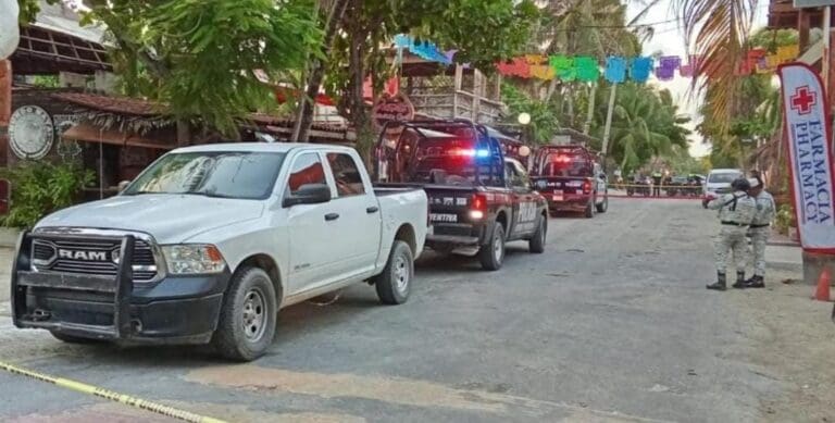 Asesinan a un cocinero afuera de un restaurante en zona turística de Tulum. Más violencia en dicha localidad.