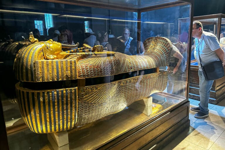 Trasladarán máscara del faraón Tutankamon a otro museo en Egipto