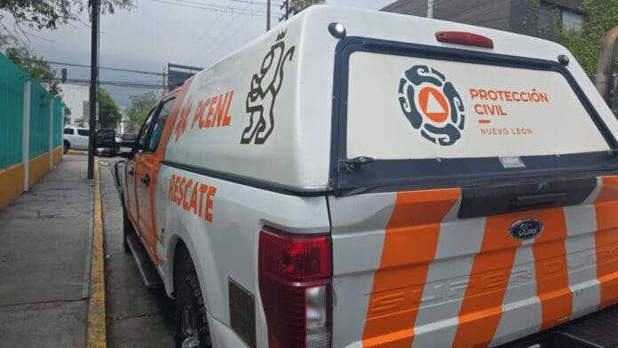 Alumna pierde un dedo tras quedar atrapada en la puerta del salón en Nuevo León