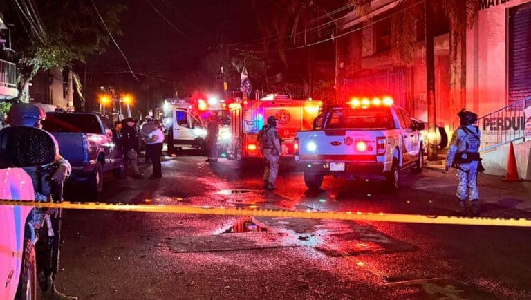 Muere niña tras tras caerle un muro encima en Zapopan, Jalisco; hay tres heridos, incluidos menores