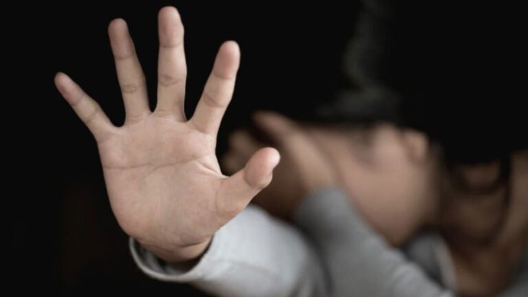 Arrestan a sujeto por abusar sexualmente de su hija de nueve años en Virginia, Estados Unidos