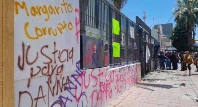 Ciudadanos protestan en Durango por la liberación del presunto violador de una menor. Acusan corrtupción de unos jueces.