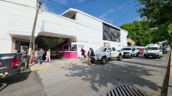 Los cadáveres de dos menores de edad fueron localizados al interior de una habitación del Hotel Campestre Torreblanca, ubicado en la colonia Jardines de Torremolinos, al sur de la capital michoacana.