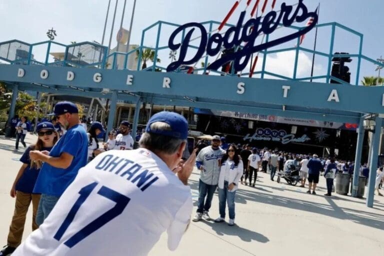 Los Dodgers niegan la entrada a agentes de migración en su estadio en Los Ángeles