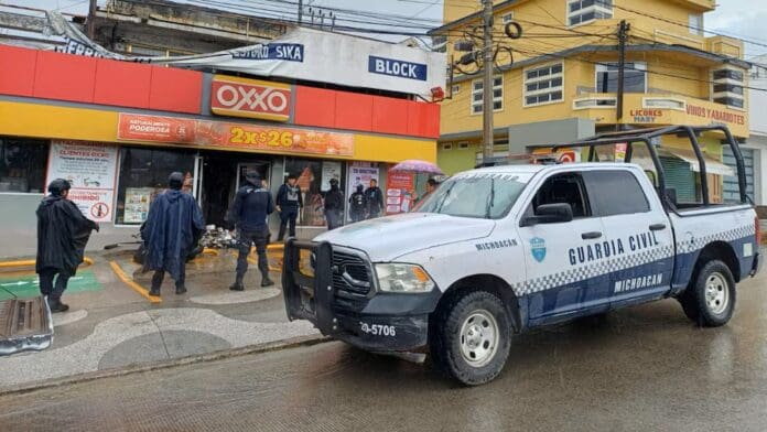 Video: Enfrentamiento entre CJNG y LFM deja un niño muerto y dos más gravemente heridos en Zitácuaro, Michoacán