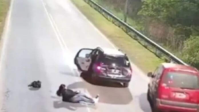 Video: Mujer salta de auto en movimiento en Buenos Aires, Argentina; chofer de Uber se desvió del camino