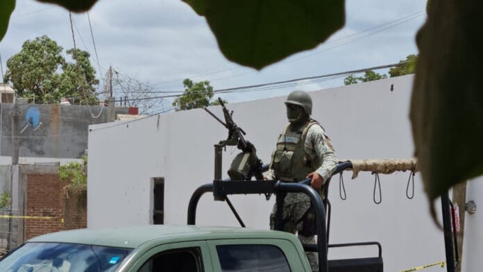 Asesinan a tres personas, atacan inmuebles e incendian un centro infantil en Culiacán y Navolato, Sinaloa