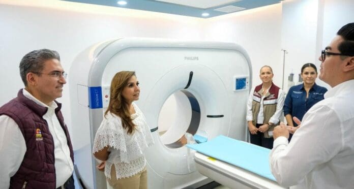 Supervisa Mara Lezama Espinosa funcionamiento de mastógrafo y tomógrafo en Hospital General de Playa del Carmen.