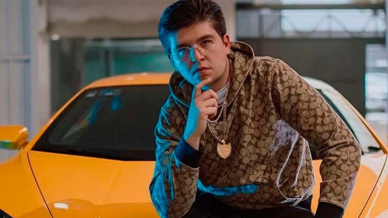 Video: Exponen a Fofo Márquez por tener un célular en prisión; lo usaría para coquetear con mujeres