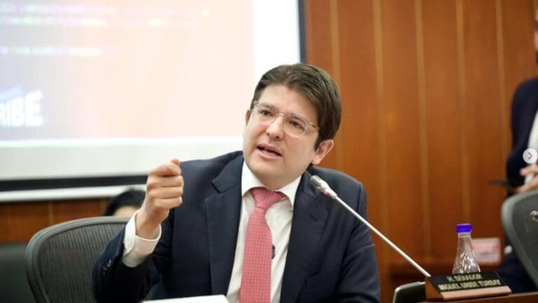 Revelan que querían asesinar al menor de edad que disparó contra el político colombiano Miguel Uribe