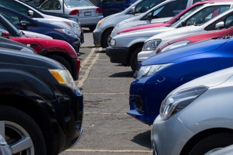 Autoridades buscan devolver o subastar autopartes decomisadas en CDMX