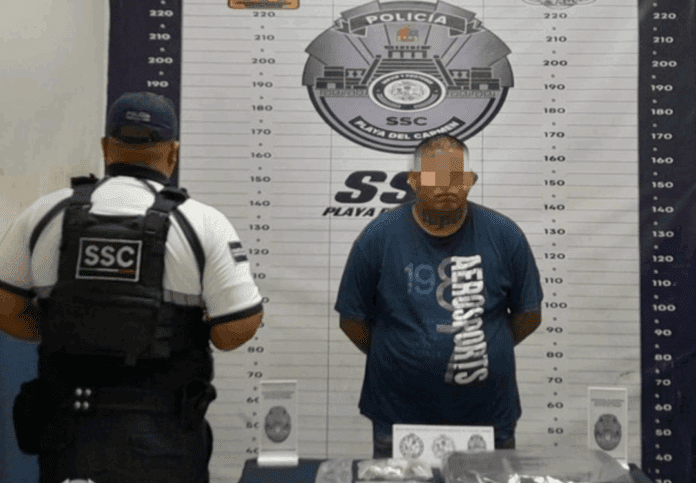 Detienen a sujeto por delitos contra la salud en comercio de Playa del Carmen