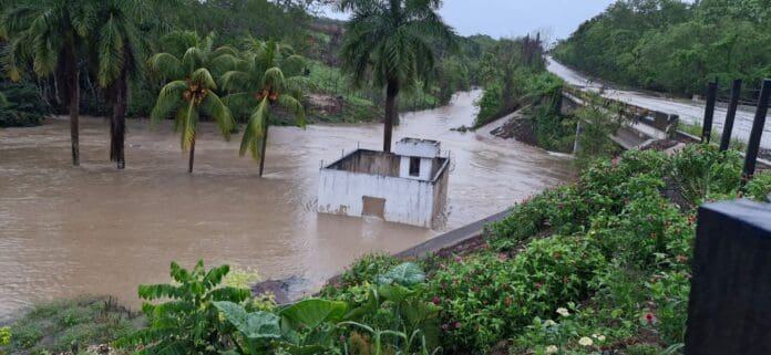 Video: Lluvias causan inundaciones en varias comunidades de Chetumal