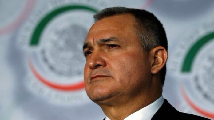 Trasladan a García Luna al penal de mayor seguridad en Estados Unidos; compartirá cárcel con 