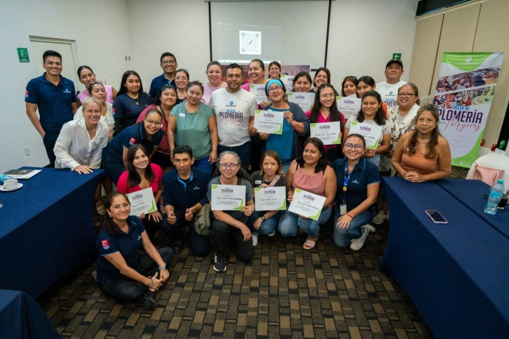 Aguakan concluye con éxito la segunda edición del taller de plomería para mujeres en Playa del Carmen